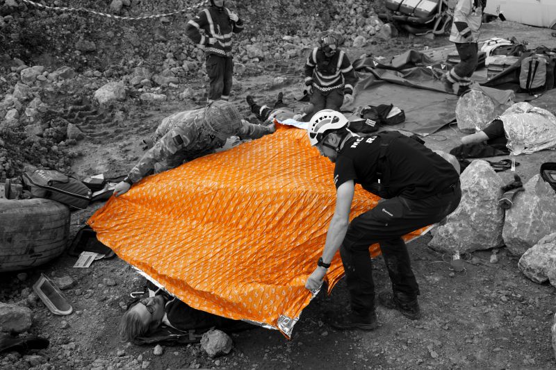 Igloo Pro Hypothermia Blanket - Large - Emergency Orange - Image 2